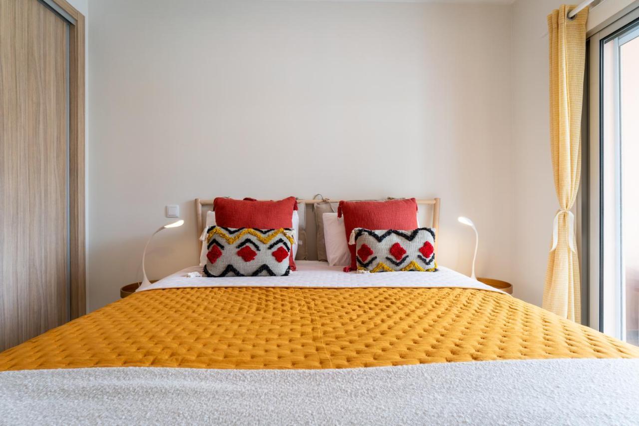 Sunny Brand New 2-Bedroom Apt - 500M From Praia Da Rocha With Ac And Pool! Portimao Bagian luar foto