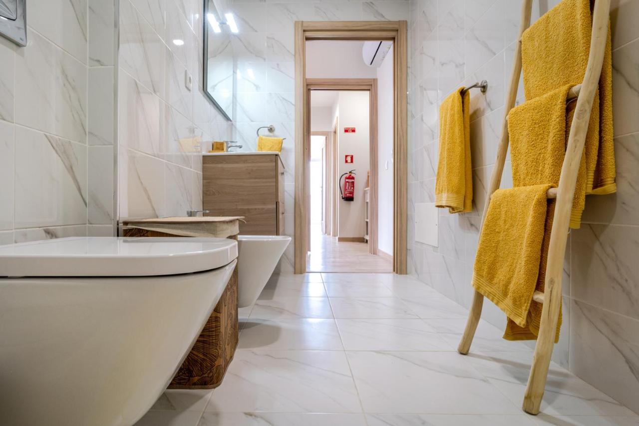 Sunny Brand New 2-Bedroom Apt - 500M From Praia Da Rocha With Ac And Pool! Portimao Bagian luar foto