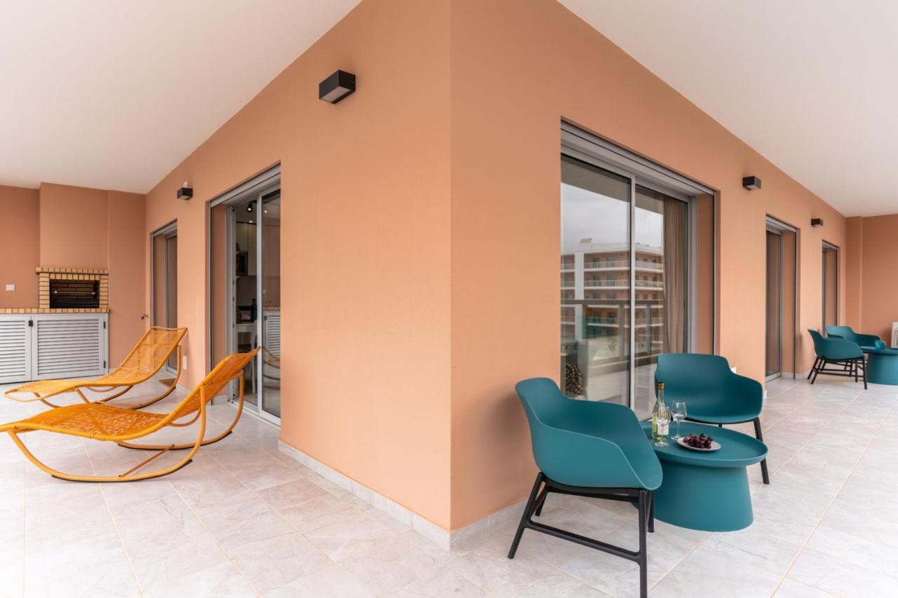Sunny Brand New 2-Bedroom Apt - 500M From Praia Da Rocha With Ac And Pool! Portimao Bagian luar foto